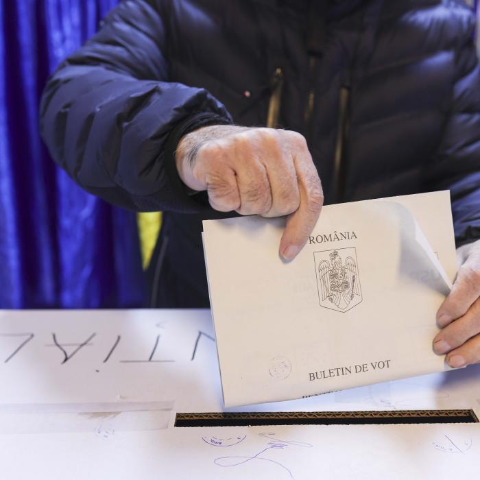 Turul doi al alegerilor prezidențiale 2025. S-au deschis secțiile de votare! Cum, unde și până la ce oră poți vota