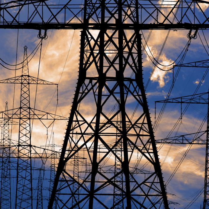 Stâlp de 7,5 tone dus prin munți și văi! Cum a reușit Transelectrica să repare linia avariată de furtună