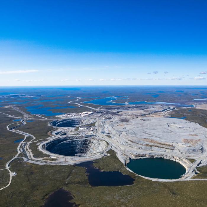 Criză în industria diamantelor. O mare companie canadiană concediază sute de oameni