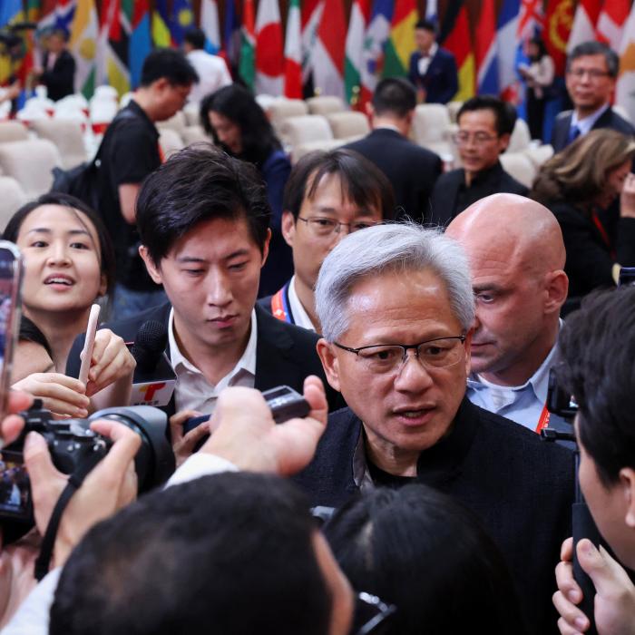 China l-a abandonat pe Elon Musk: noul favorit al Beijingului e CEO-ul Nvidia!