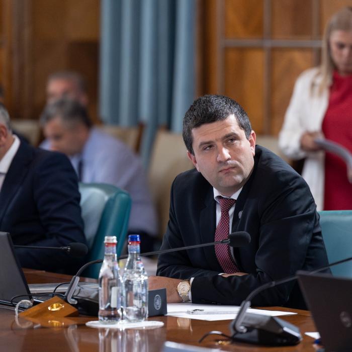 Incendiu la UM Cugir. Ministrul Economiei, despre un posibil sabotaj: Sunt luate în calcul toate variantele