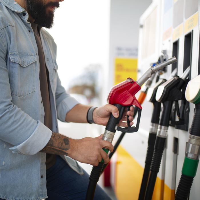 OPEC+ deschide robinetul: Mai mult petrol pe piață. Cum vor reacţiona prețurile la pompă?