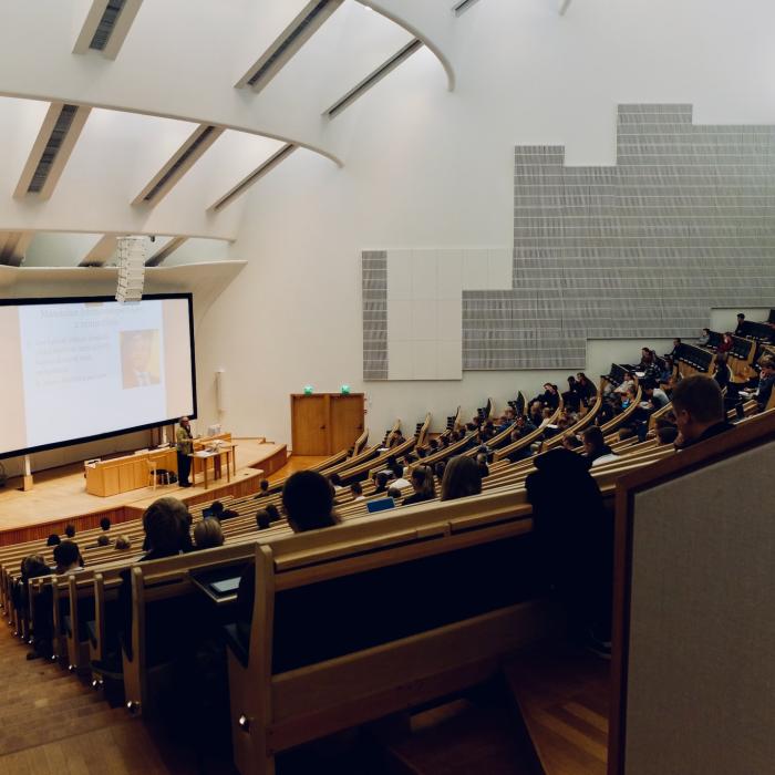 Decizie privind cuantumul burselor pentru studenţi