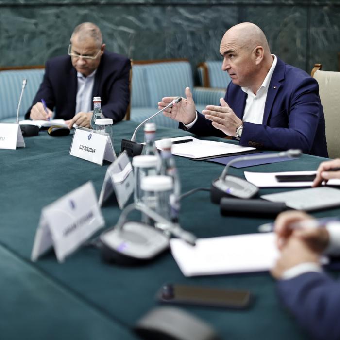 Bolojan taie în carne vie: sporuri eliminate și criterii dure pentru funcționari