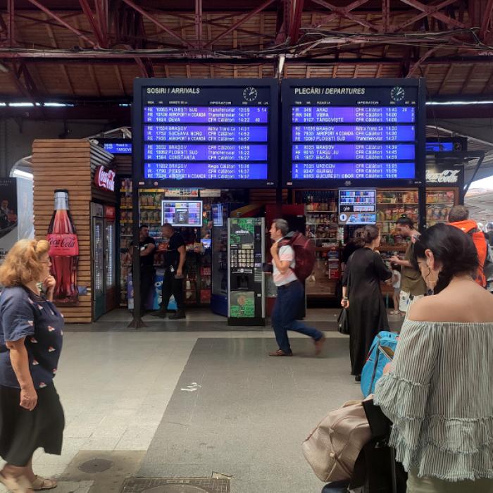 CFR, vacanță all-inclusive: peron, caniculă și nervi gratis de Sf. Maria
