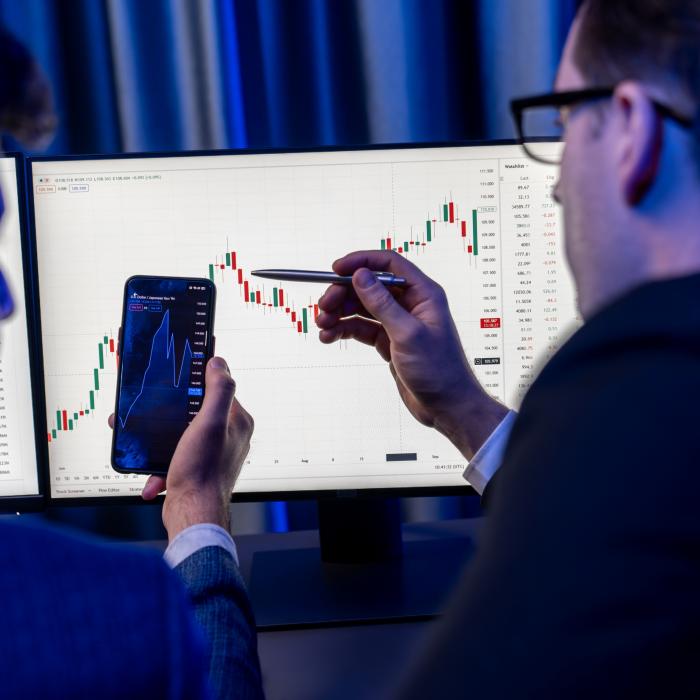 Reacţia pieţelor după summitul SUA - UE privind Ucraina. Dolarul - pe plus, criptomonedele cad pentru a treia zi la rând