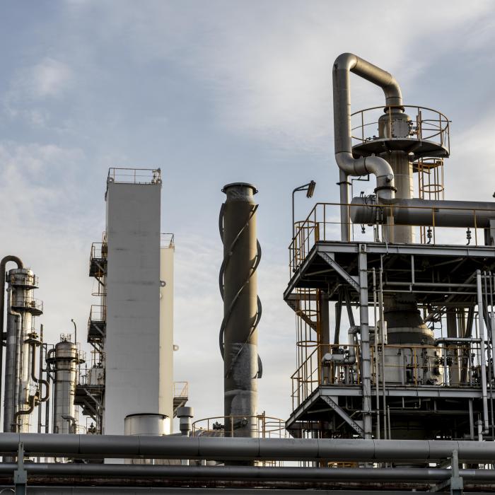 Irakul accelerează producţia de petrol şi vizează acorduri cu giganții occidentali