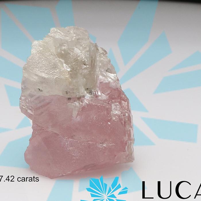 Un diamant roz rar și un diamant alb de peste 1.000 carate descoperite în Botswana