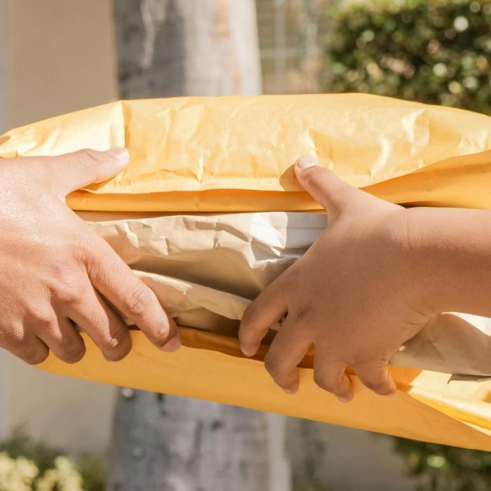 Câte posturi de curier sunt disponibile pentru angajare în România