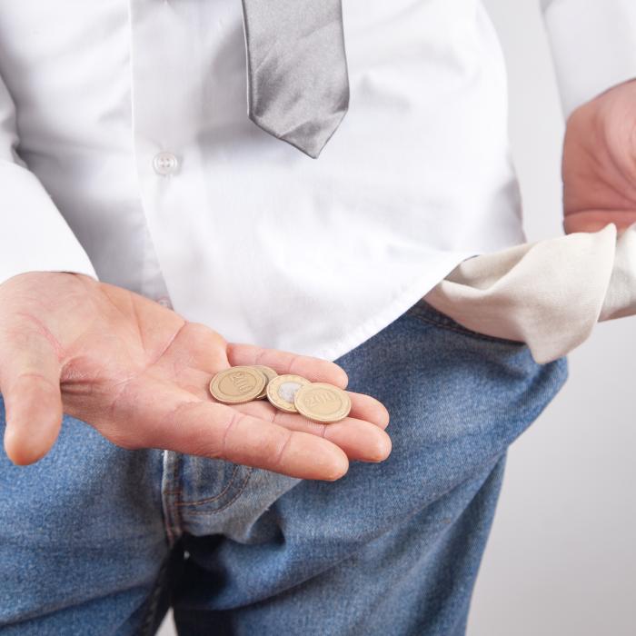 Românii nu-și mai pot plăti facturile: aproape 15% au restanțe