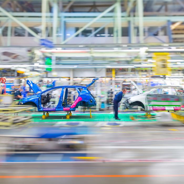 Marii producători auto avertizează Bruxelles-ul: Europa depinde de Asia pentru baterii