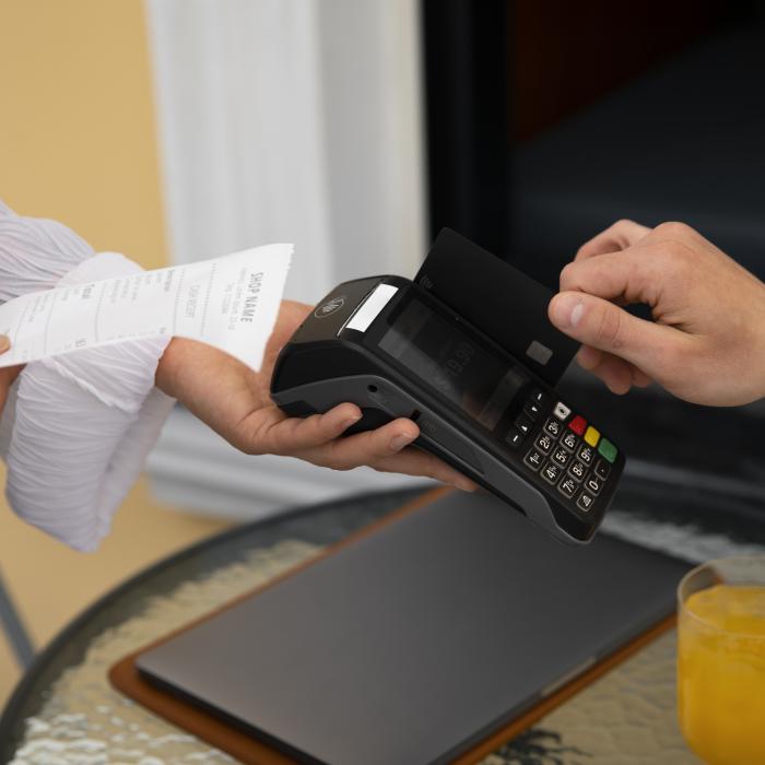 Ministerul Finanțelor simplifică regulile pentru plata amenzilor: De la numerar, la internet banking, POS-uri în Trezorerie și primării