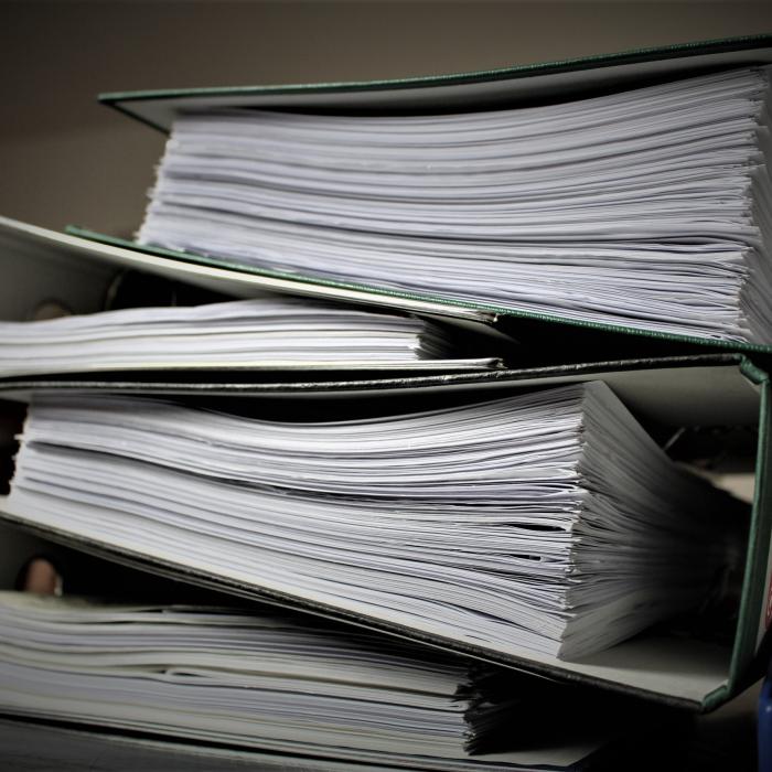 Digitalizare... românească. ANAF, acuzată că cere mii de documente pe hârtie: print-screen, șină și referat pentru fiecare pagină