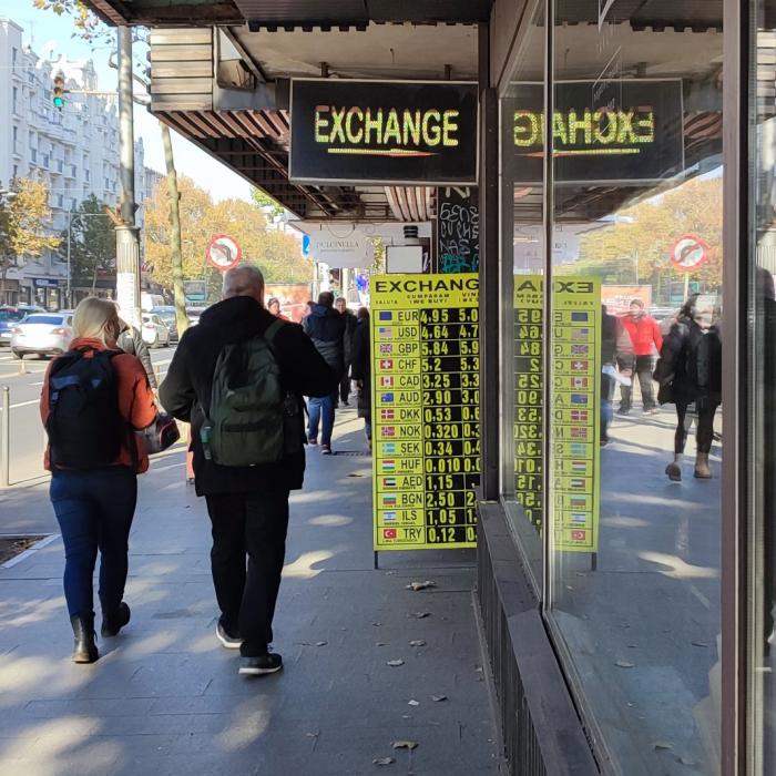 Curs BNR. Surpriză pe piața valutară: dolarul scade puternic, dar aurul urcă spre maximul anului