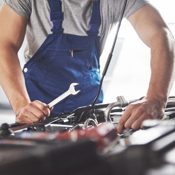 Cât plătesc românii ca să-şi pregătească maşina pentru iarnă