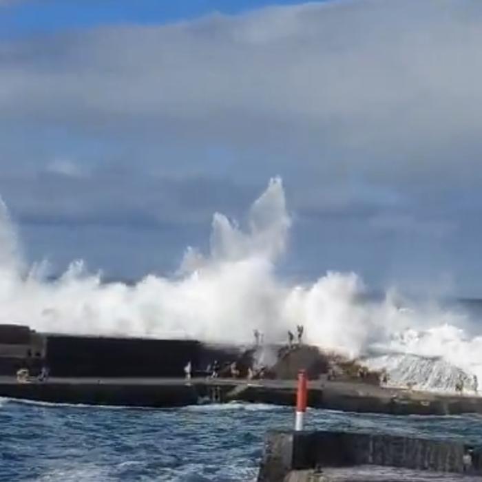 Tenerife, în doliu: valurile au ucis turiști pe coasta Atlanticului VIDEO
