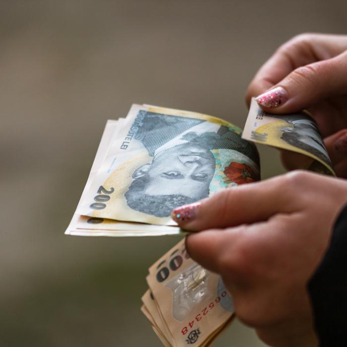 Leul continuă să se deprecieze în raport cu euro. Anunţul zilei de la BNR