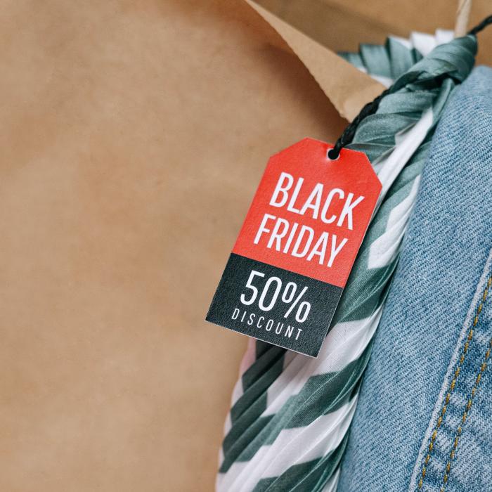 Românii se întorc la obiceiurile din anii '90. Negrescu, analiză după Black Friday: Preţul, mai important decât calitatea
