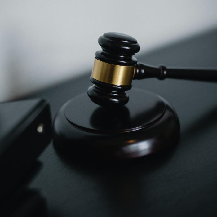 Judecătorii şi grefierii primesc ţinute gratuite. Cheltuieli de de 368.000 de lei în 2026. Decizia Guvernului