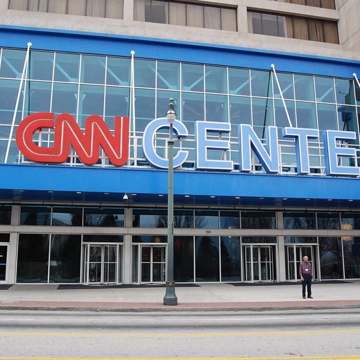 Cine este investitorul care ar putea prelua CNN și alte canale ale Warner Bros Discovery