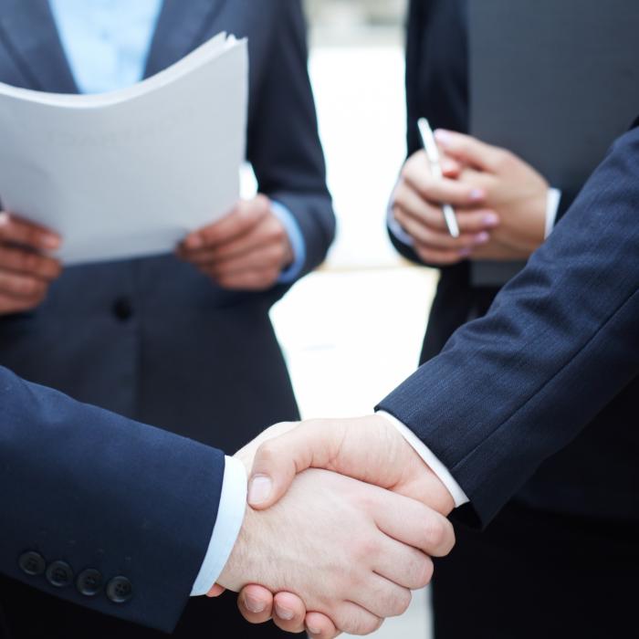 Fuziuni și achiziții România 2025: sectoarele și investitorii dominanți