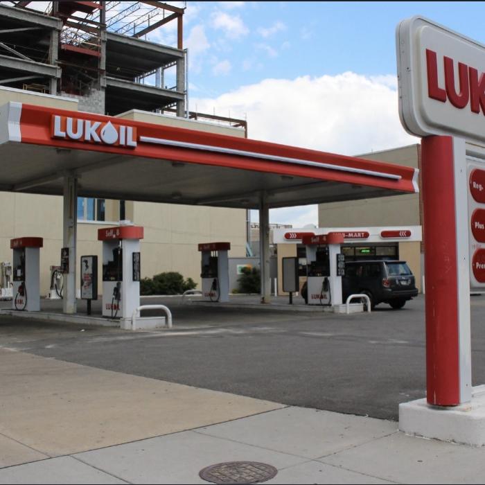 Lukoil își vinde divizia internațională către Carlyle Group