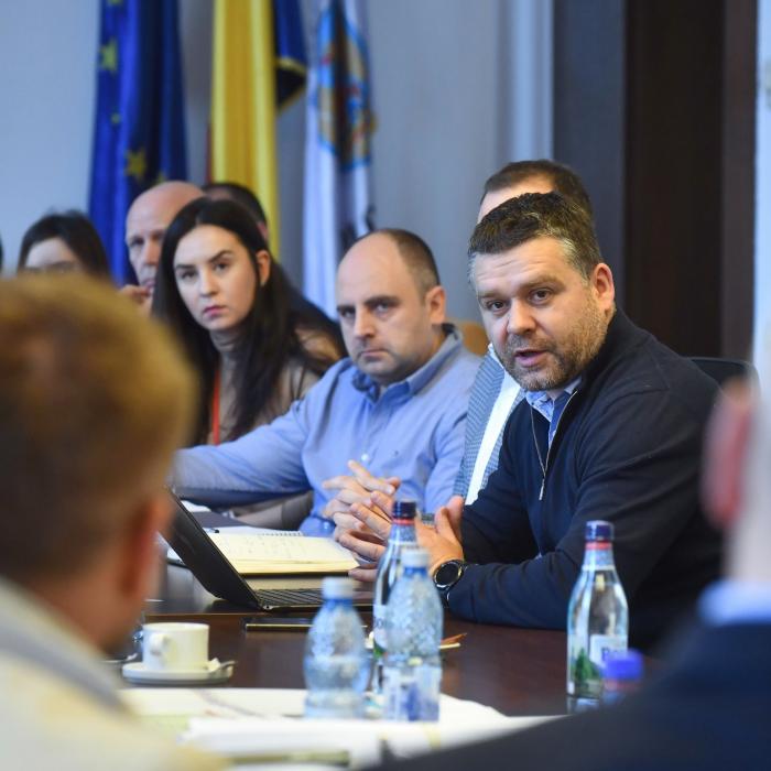 Ședință tensionată la Primăria Capitalei: bilete STB mai scumpe și restructurări majore