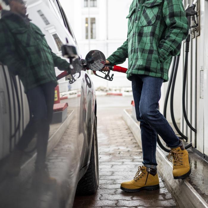 Crizele regionale sau mondiale pot scumpi serios carburanții în România. Motorina, vulnerabilul energetic al țării