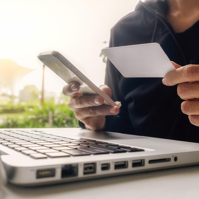 Fără cozi, fără retururi: cardurile cadou digitale schimbă regulile jocului