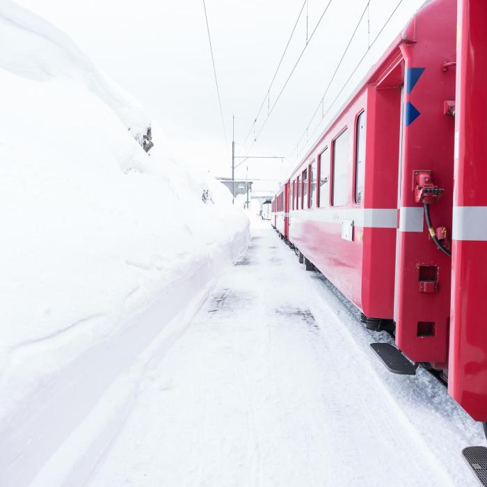 CFR Călători anulează zeci de trenuri din cauza ninsorilor