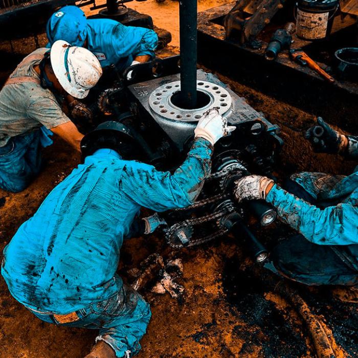 Prețul petrolului Brent a sărit de 100 $ barilul