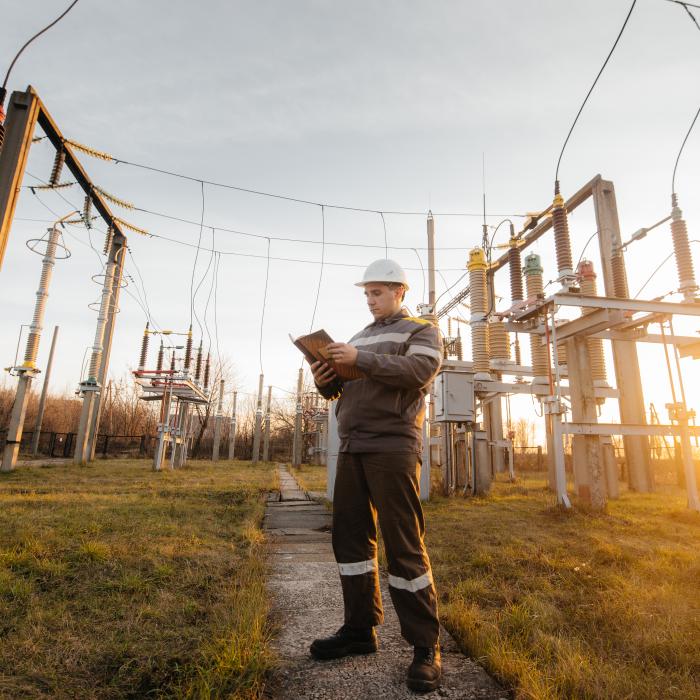 România exportă peste 2.000 MW de energie pe fondul producției mari din fotovoltaic