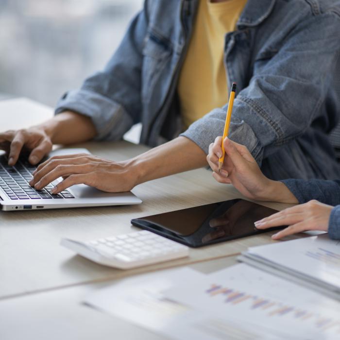 Minus pe piața muncii: Scade numărul salariaților și al contractelor active