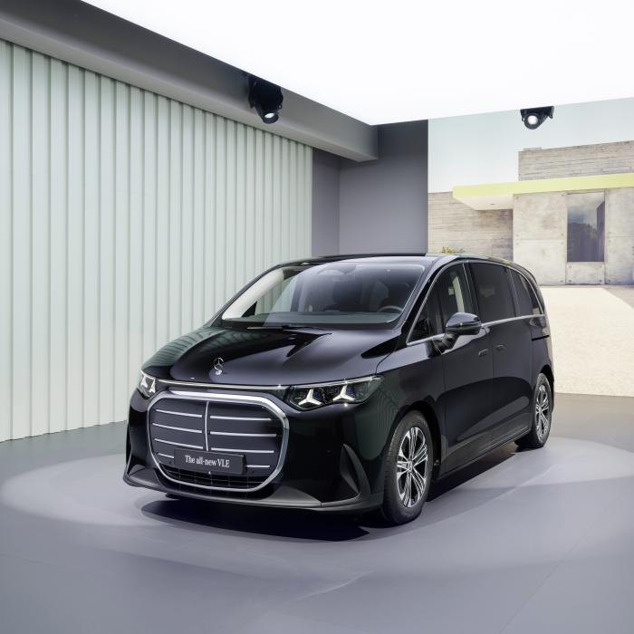 Noul Mercedes-Benz VLE complet electric este disponibil pentru comandă