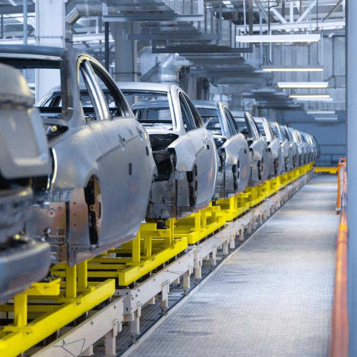 Se cer negocieri urgente SUA–UE după ce Donald Trump a ameninţat Europa cu tarife de 25% pentru automobile