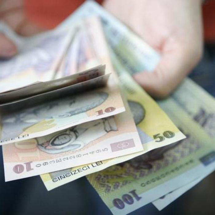 Salariul mediu net se apropie de 6.000 lei, dar inflația strică vestea bună