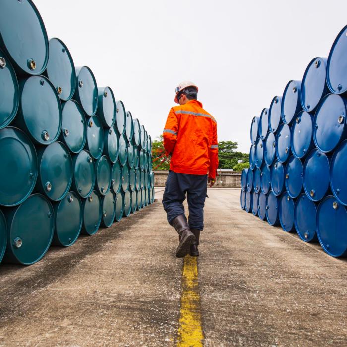 Scădere spectaculoasă a prețului petrolului. Piața energiei virează puternic pe roșu