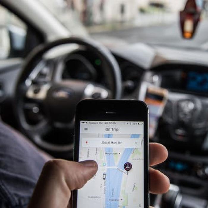Reguli noi pentru Uber și Bolt. Ce mașini ar putea dispărea de pe platforme