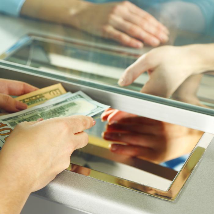 Curs BNR, 7 septembrie 2026. Euro și dolarul scad. Aurul pierde aproape 9 lei într-o singură ședință