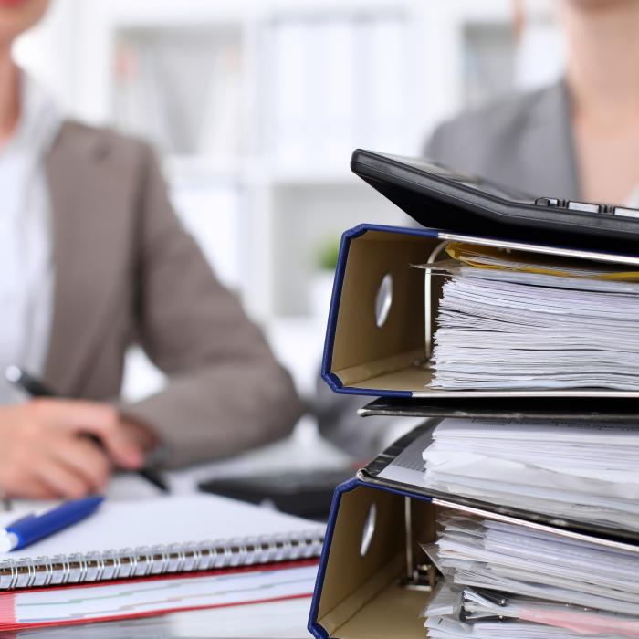 Mai puțină birocrație pentru români și firme. Fără certificat fiscal și dovezi de plată când statul poate verifica singur datele