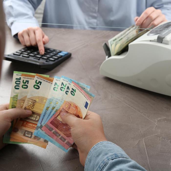 Curs valutar azi, 24 septembrie 2026: cât costă euro și dolarul