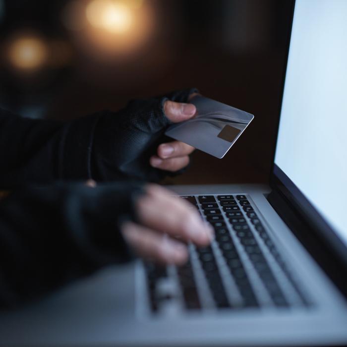 Credit făcut de hoți, rate rămase la victimă. Capcana fraudelor bancare