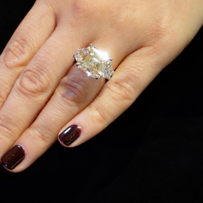 Cel mai mare diamant oferit vreodată la vânzare în România poate fi văzut la Bucureşti