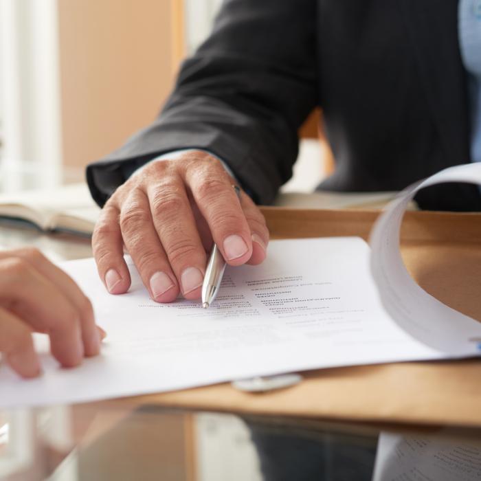 Încă o cheltuială: Avocat obligatoriu pentru actele firmelor. Proiectul care a pus mediul de afaceri pe jar