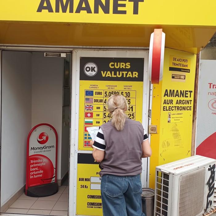 Euro și dolarul au crescut. Aurul a pierdut aproape 8 lei într-o zi