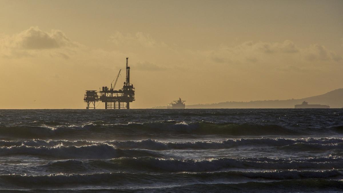 oil_platform_484859_1280_77992100