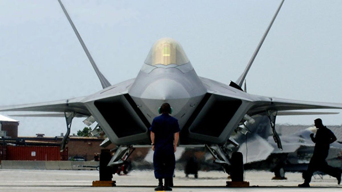 Uraganul Michael a făcut ravagii printre avioanele US Air Force VIDEO