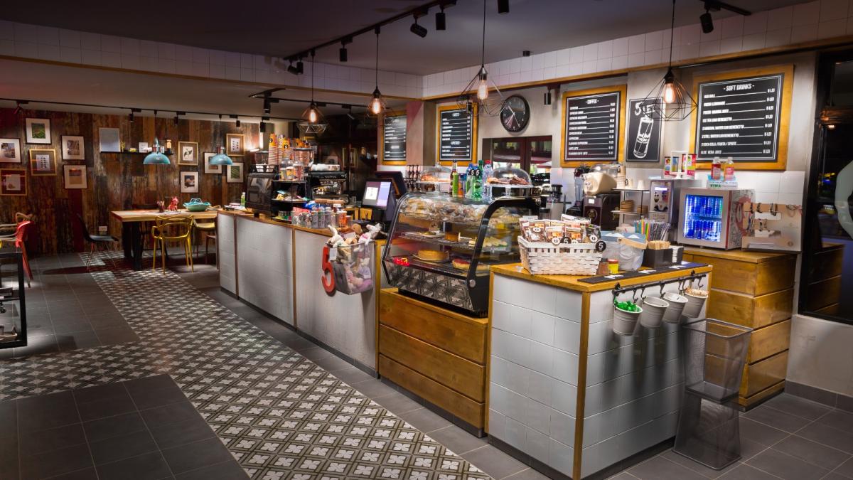 5togo_drive_thru_interior_09929700