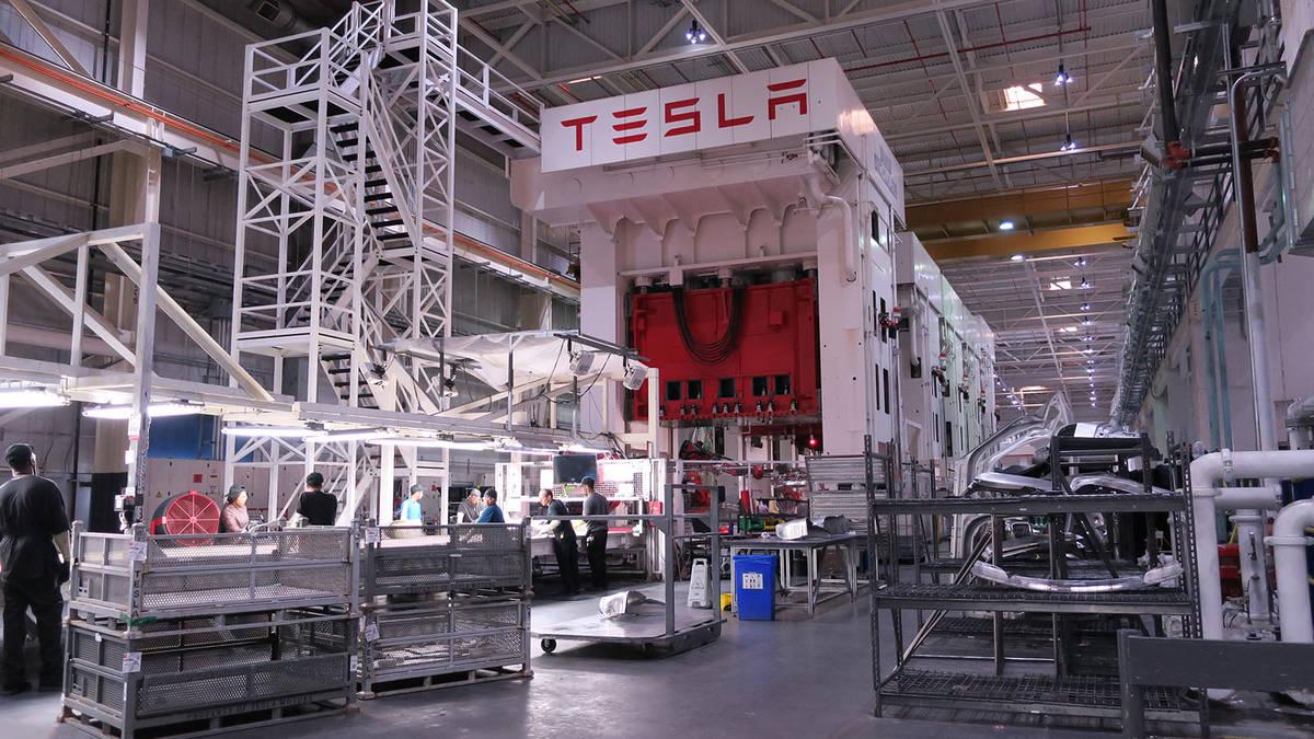 tesla_factory_09039900