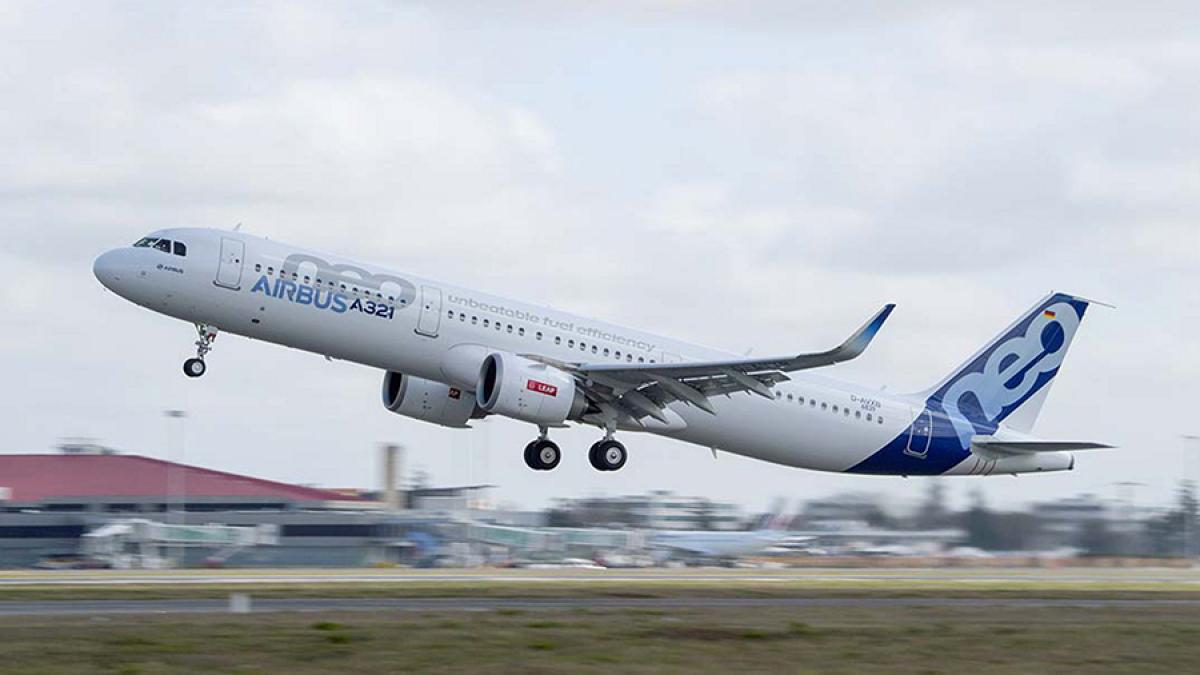 a321neo_take_off__98967100